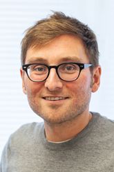 Dr. Thomas Risse